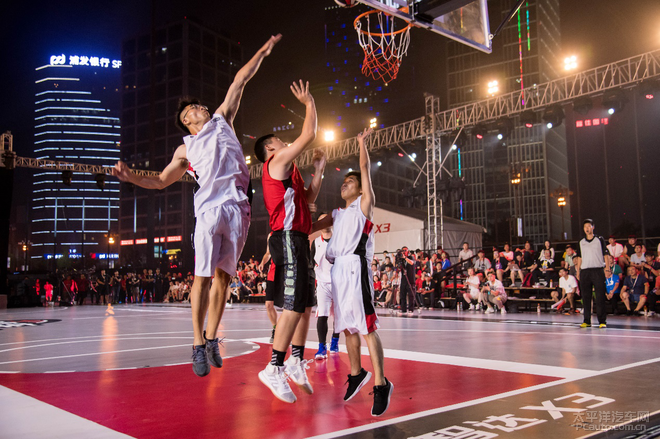 一场万众瞩 一场万众瞩