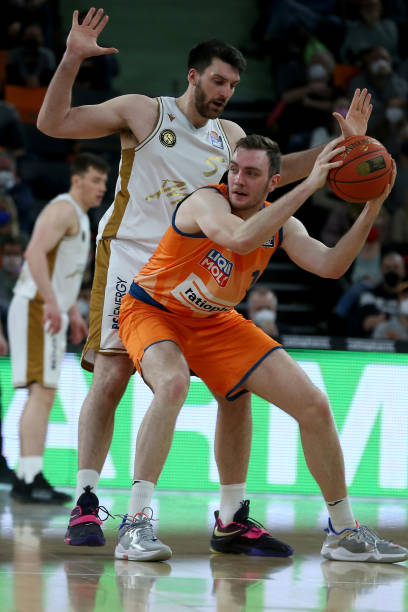 凭借出色的 凭借出色的